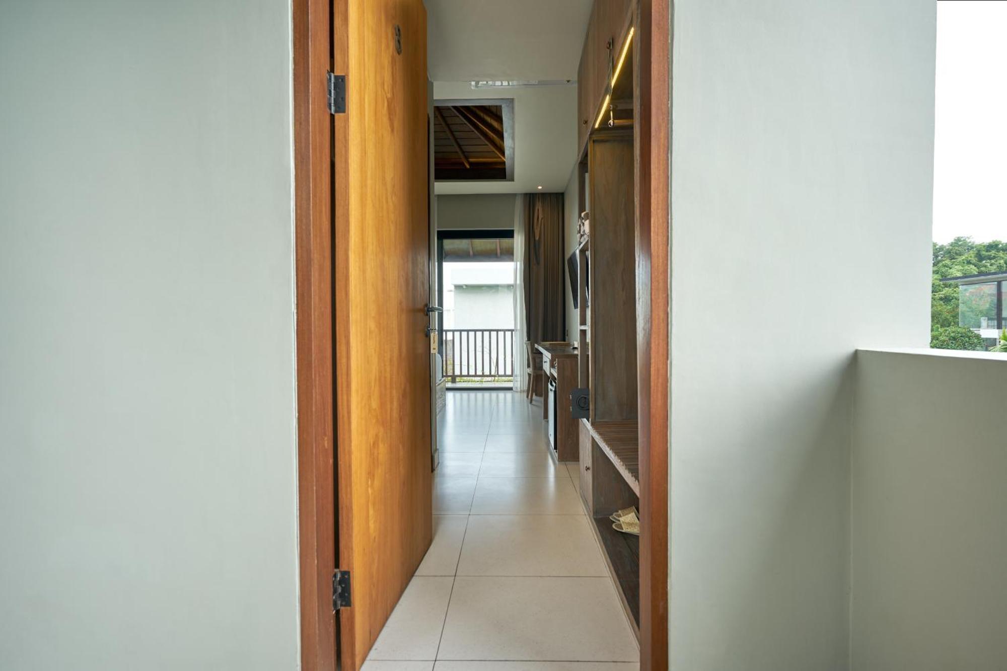 Hotel Luna Ola Berawa 5*